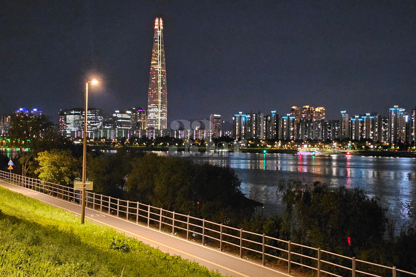 1 minute from the Han River; fully furnished; 19th image