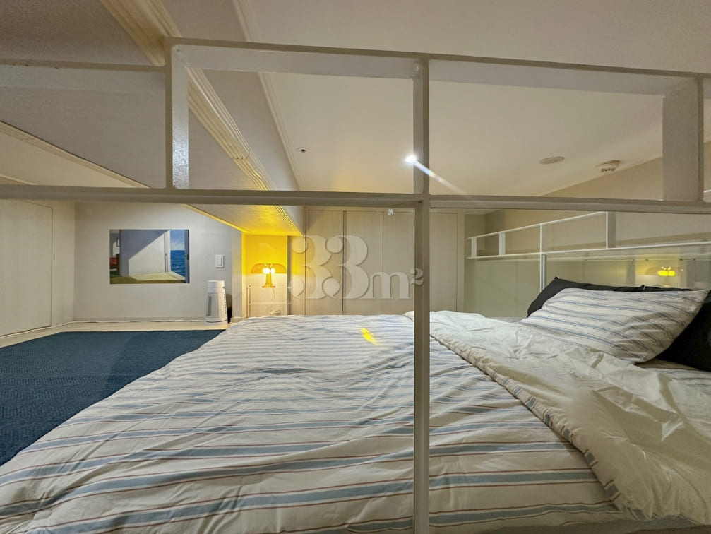Spacious two-story apartment, 1 minute from B 14th image