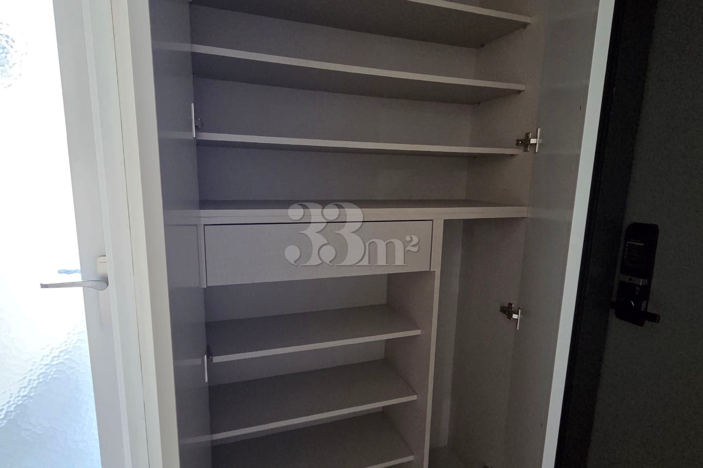 Spacious 2-bedroom unit + rooftop terrace 19th image