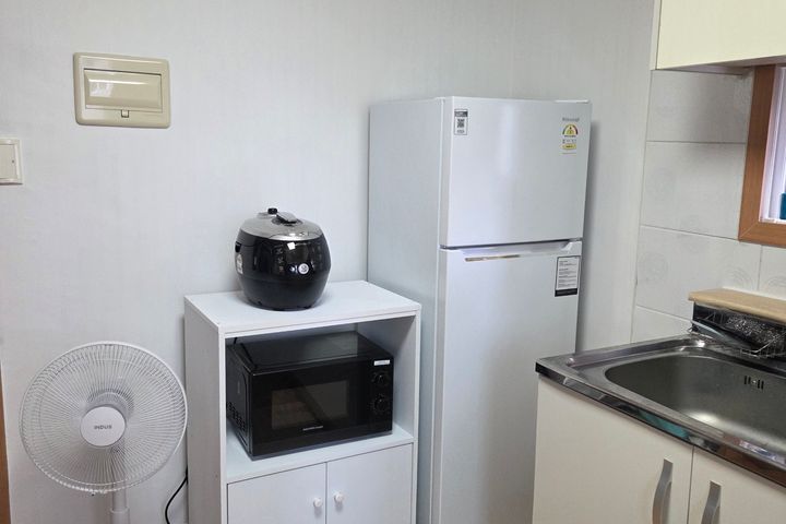 A quiet, comfortable, and spacious room 3th image