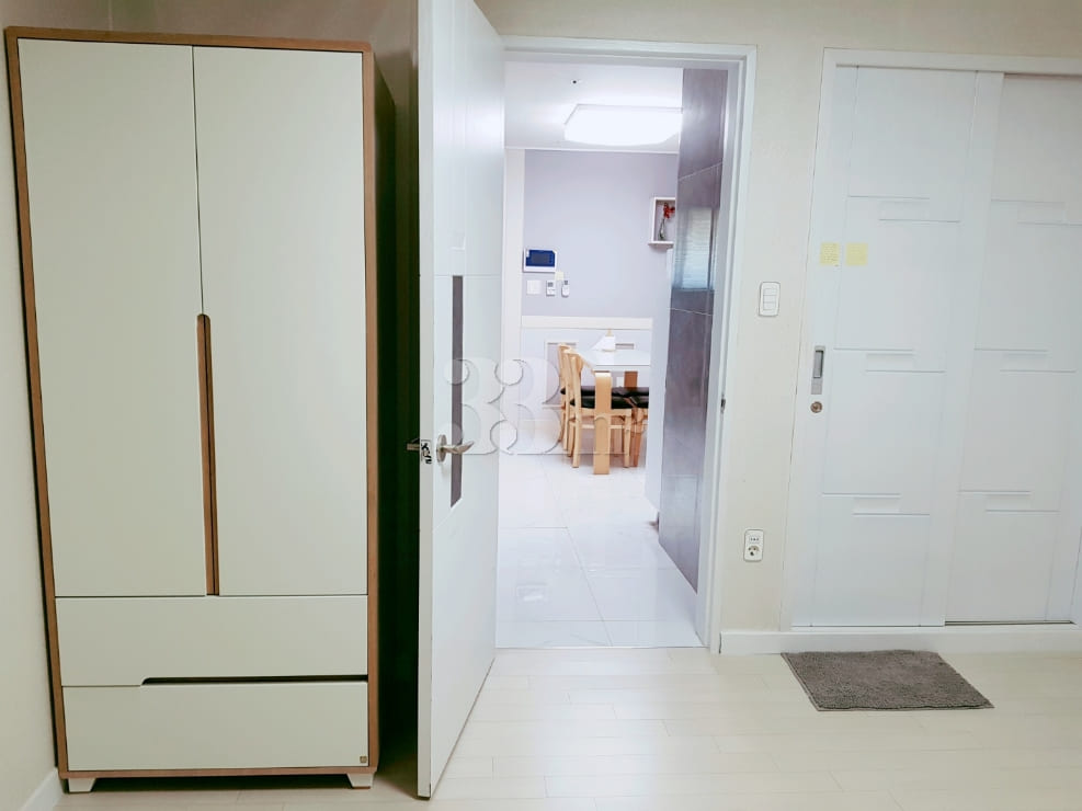Clean 3-room apartment near Majang Station 4th image
