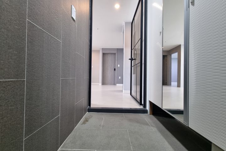 2-bedroom unit in a trendy area of Millak-don 10th image