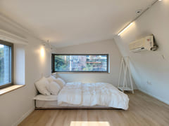 Top-floor unit overlooking the lake park [adj 15th image