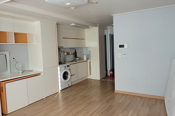 Cozy room in the heart of Ulsan's transportat 0th image