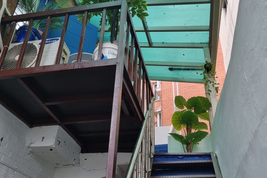 금돼지식당뒤 투룸201