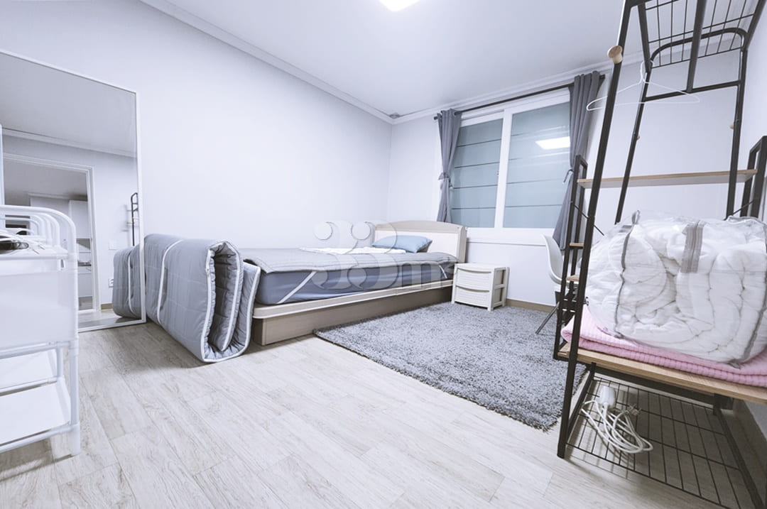 Fully furnished two-room unit, 5 minutes from 4th image