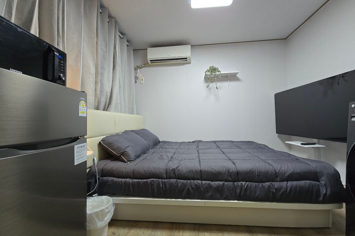 Cozy Room 1 1th image