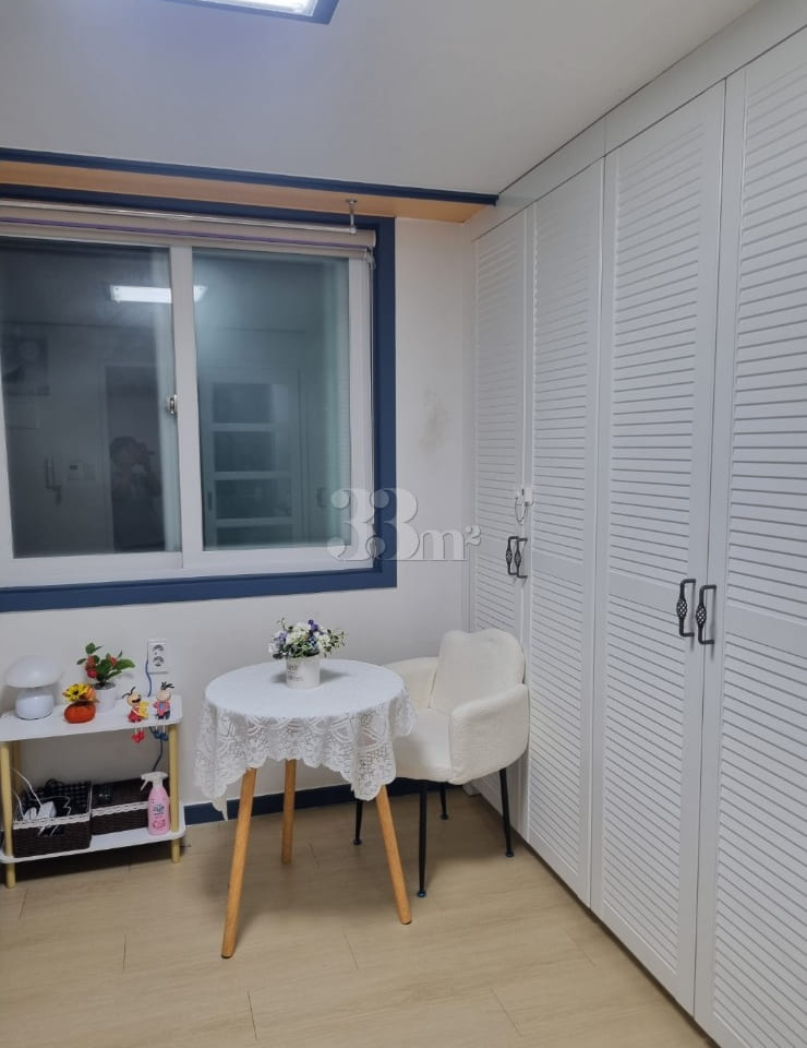 Room 203 14th image