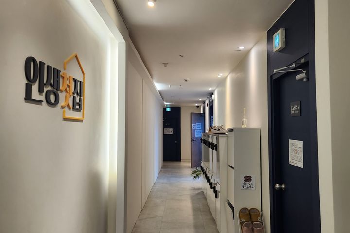 Pleasant outer and inner architraves 14th image