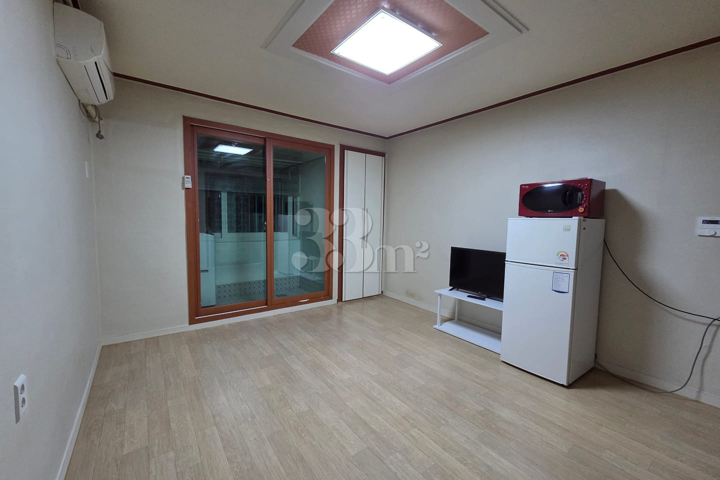 Neat studio apartment near Suwon Terminal 0th image