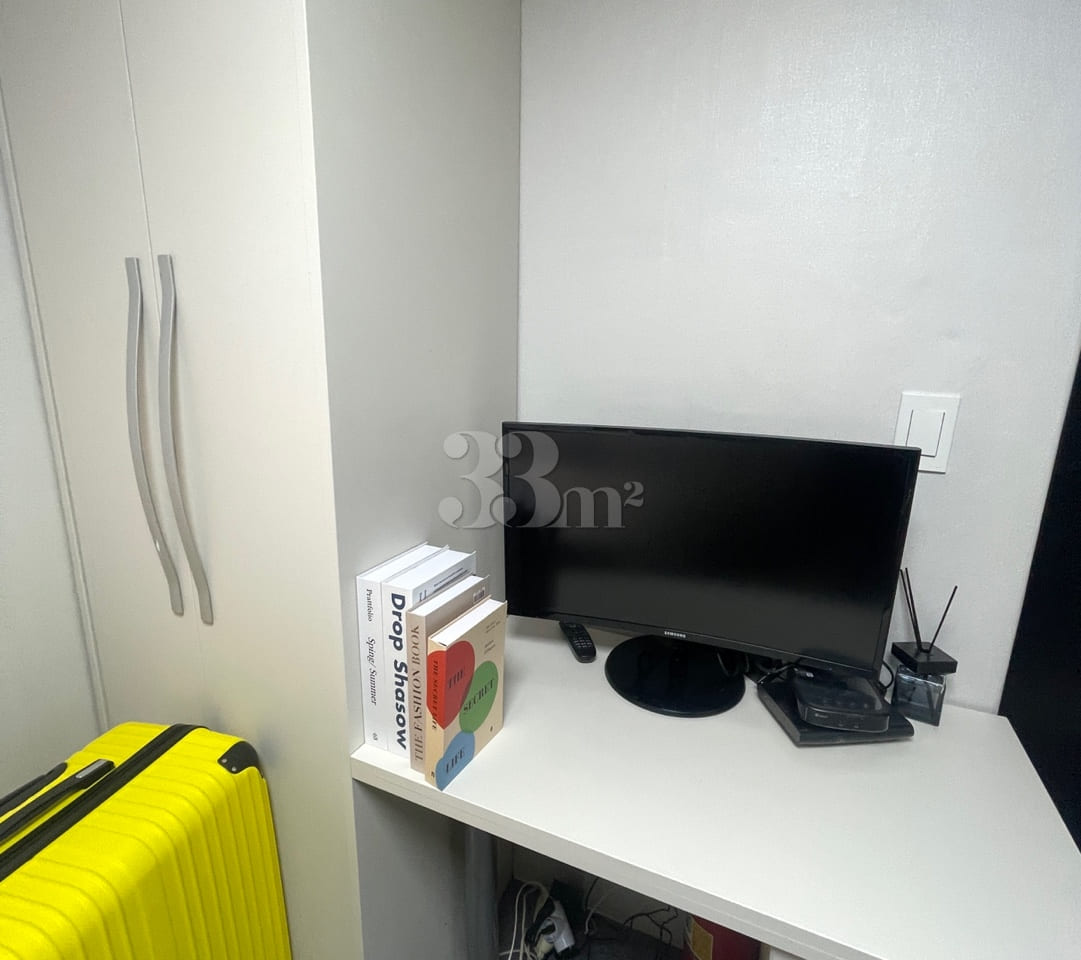 Raum Suite 502 7th image