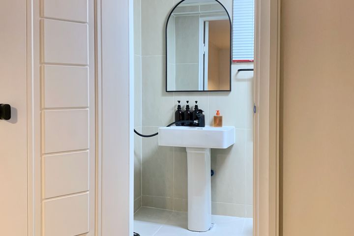Remodeled 2-room apartment in Sindorim 6th image