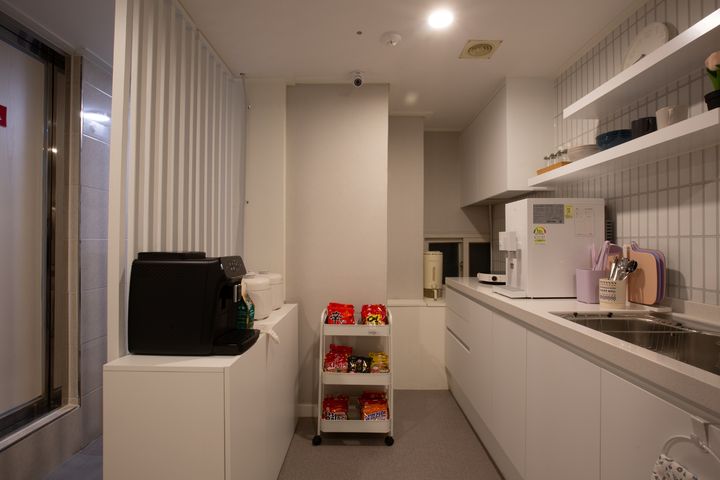 Newly built hotel-quality accommodation near 8th image