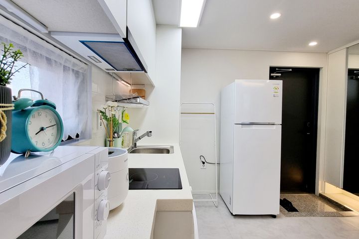 Charming studio apartment 6th image