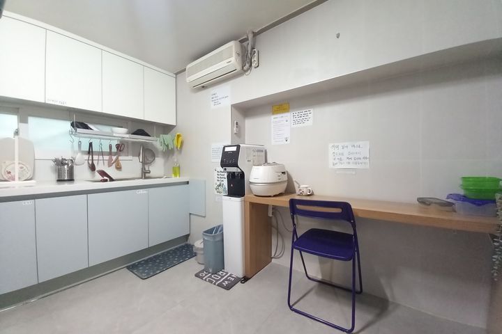 Small and Cozy Room 526 3th image