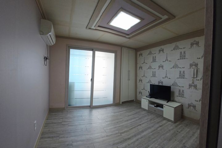 Golden House 2 0th image