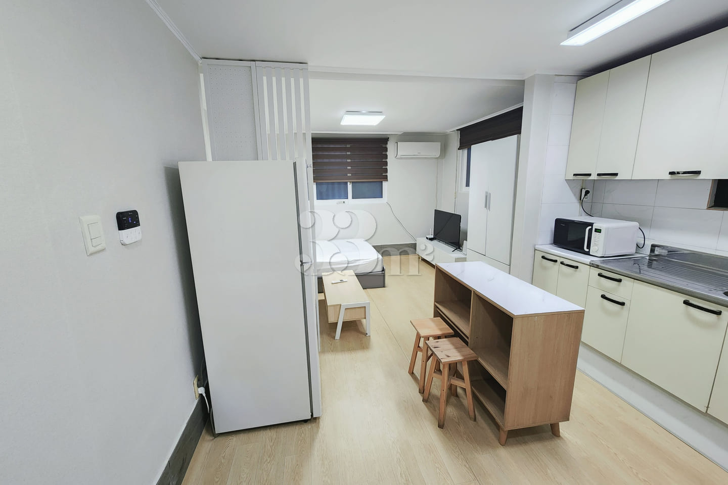 Fully furnished studio, 7-minute walk from Se 2th image