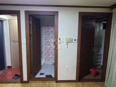 Nuriel Studio, Unit 402 10th image