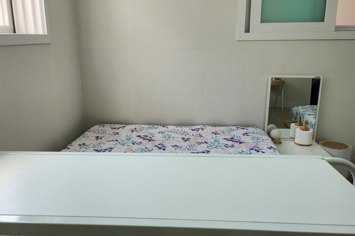 Fully Furnished Modern Two-Room Apartment #1 6th image