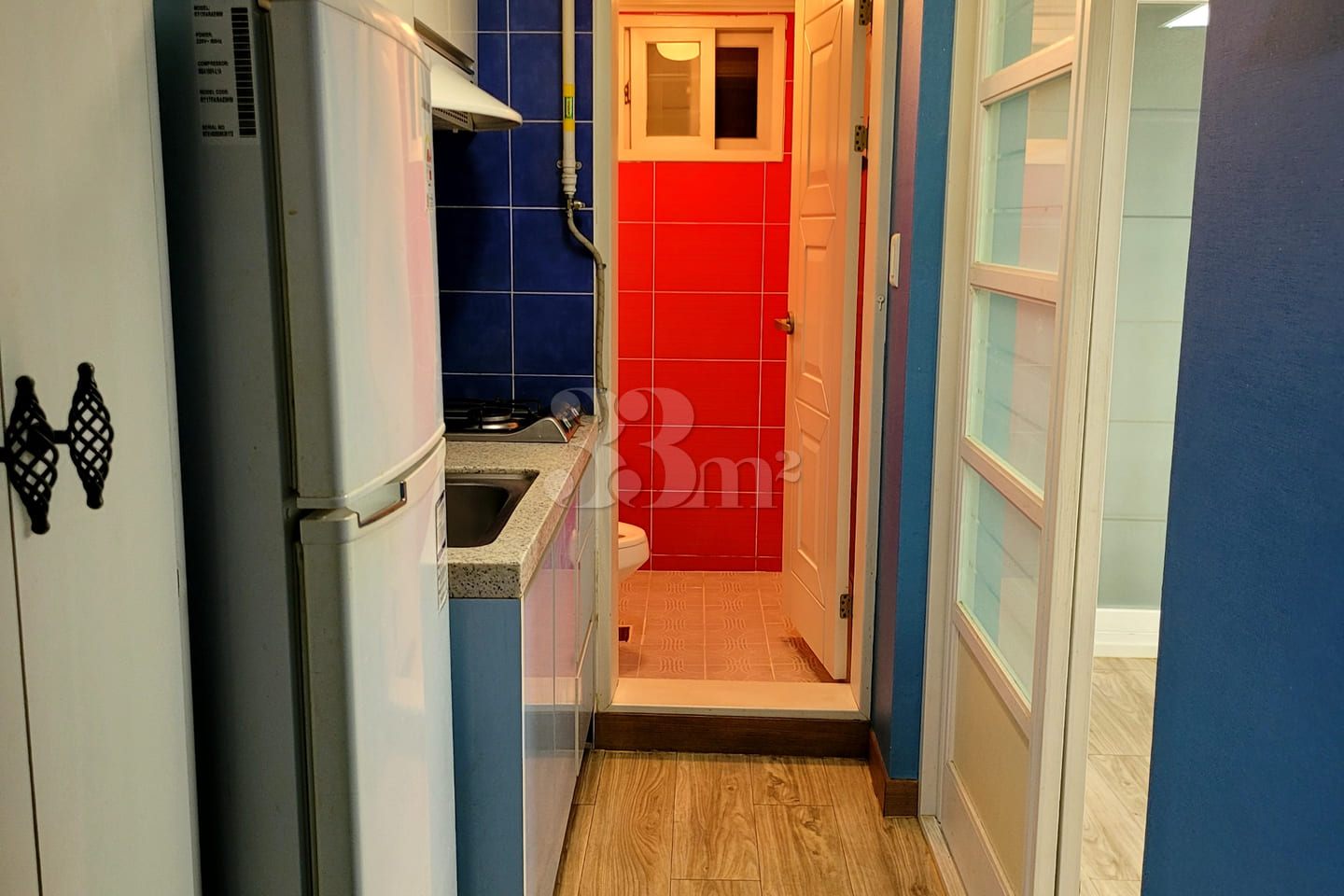 Clean accommodation with convenient transport 7th image