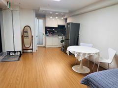 Quiet studio apartment in the city center nea 2th image