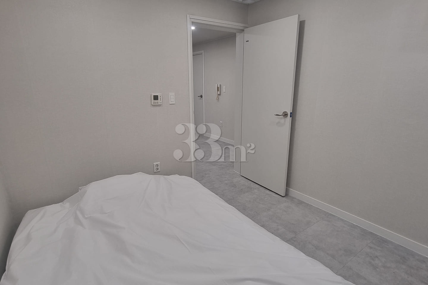 Large room + living room + parking H36 2th image