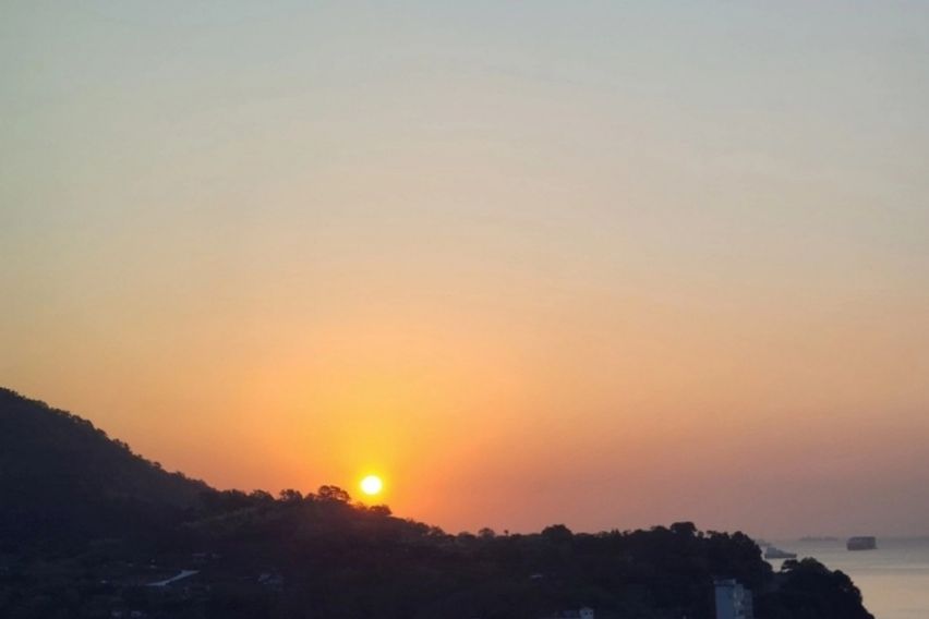 오션뷰 일출을 거실에서