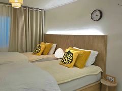 Cozy home with great natural light and a grea 5th image