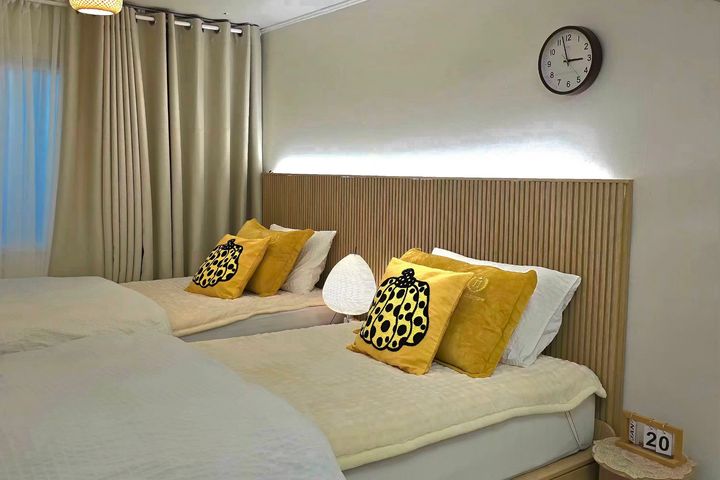 Cozy home with great natural light and a grea 5th image