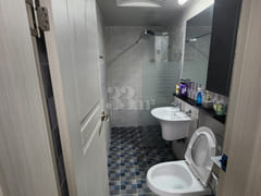 Large room in a new building, 5 minutes from 10th image