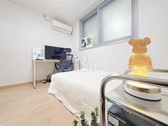 Golden Palace, Room 605 5th image