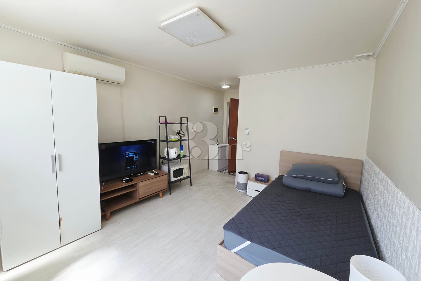 Studio with convenient parking π‘ Unit 403 1th image