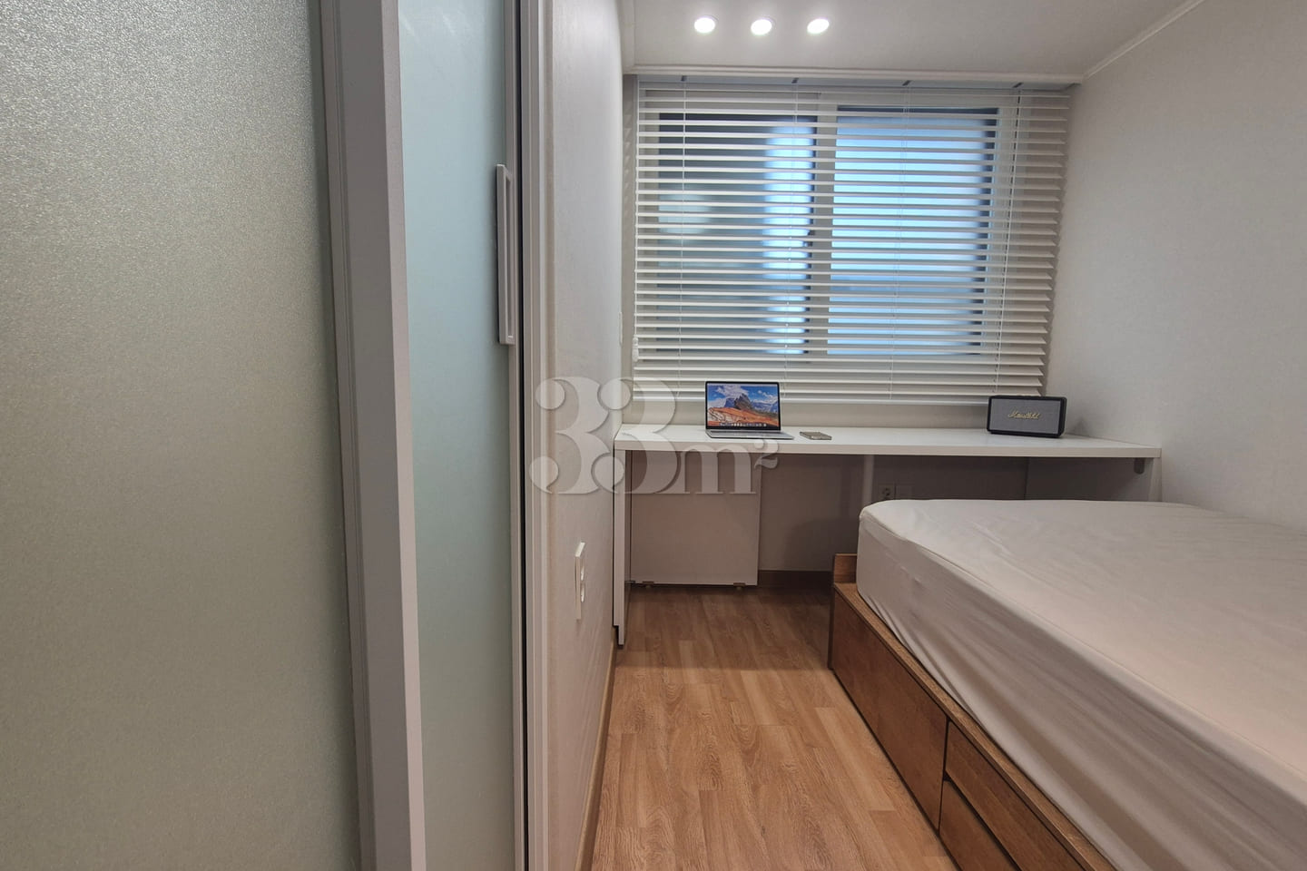 Fully furnished, renovated, 5th floor with el 2th image