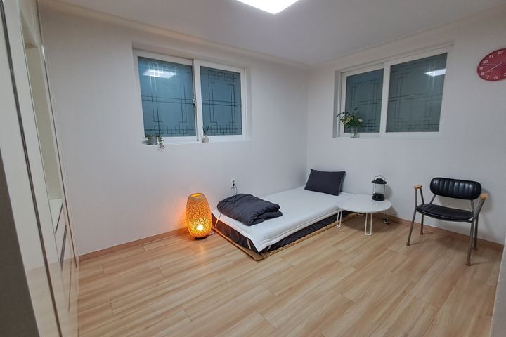 Spacious and clean room 4th image