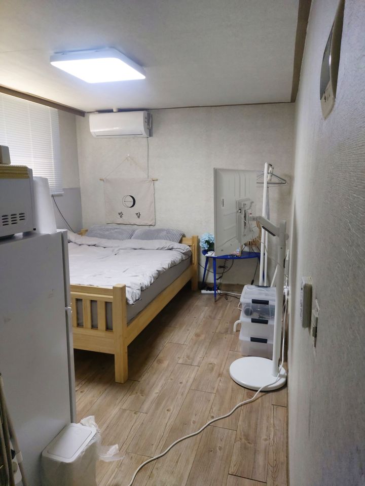Affordable studio apartments in Hongdae 방 이미지