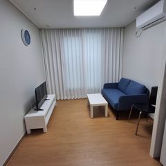 앞바다 뒤 산 2번 방 이미지