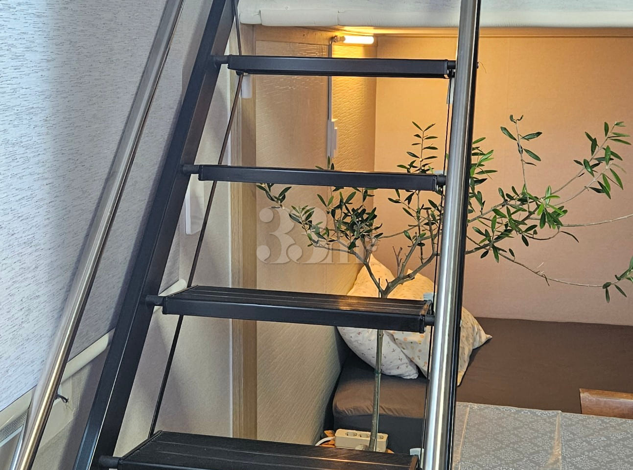 Charming second-floor studio apartment 7th image