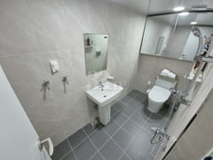 Room 202 8th image