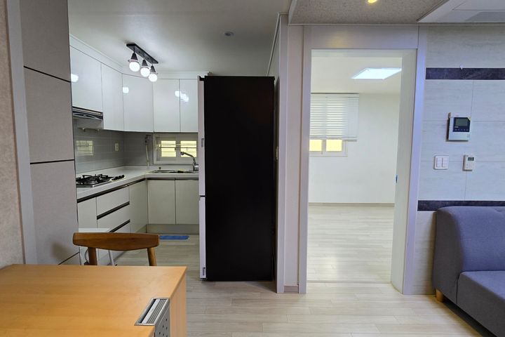 Clean two-room apartment near Yeonsinnae Stat 3th image