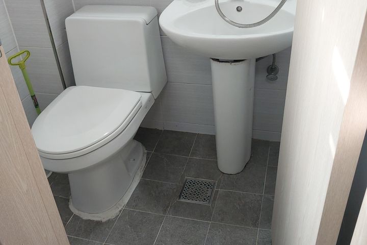Newly built studio apartment within walking d 5th image