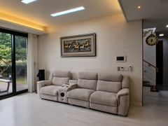 Three-bedroom detached house with a fireplace 10th image