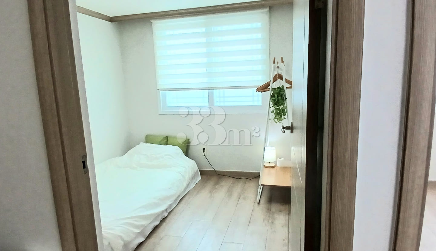 Susong-dong three-room apartment with good va 8th image
