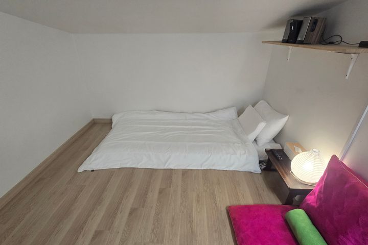 Room 302 4th image