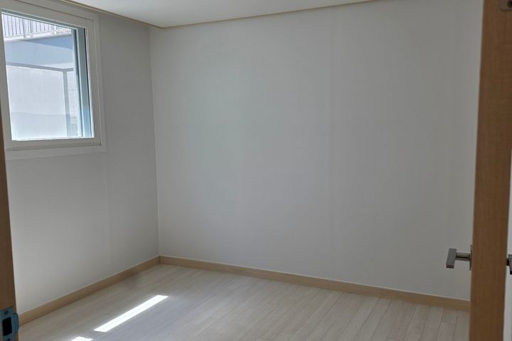 Great short-term rental in a nearly new build 5th image