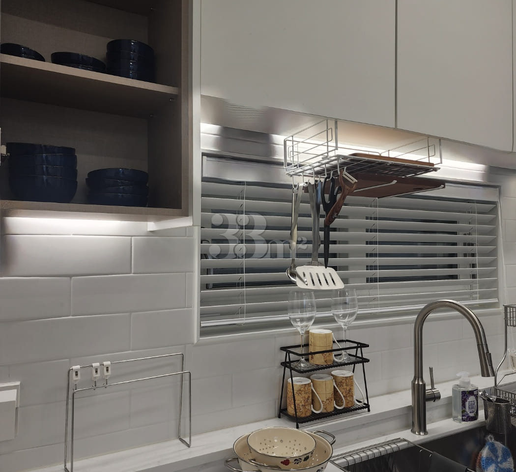 Brand-new, spacious two-room unit; parking av 5th image