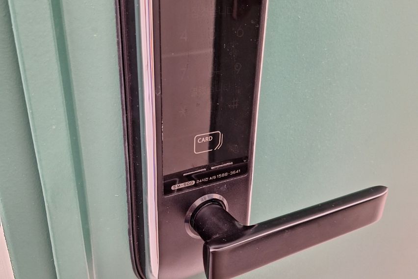 사당역 깨끗한창문있는방