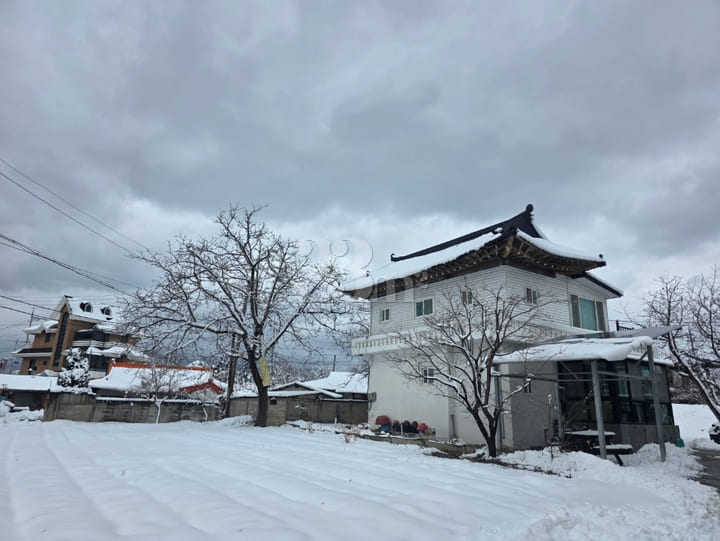 🏠 Wally's Two-Story Western-Style House 방 이미지