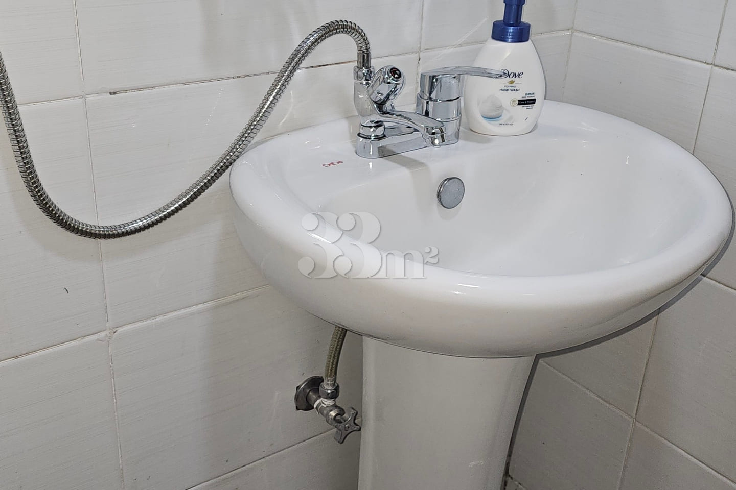 Clean and affordable studio apartment. 3th image