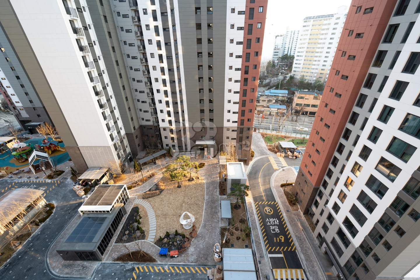 Sun-drenched new build in Dongducheon 0th image