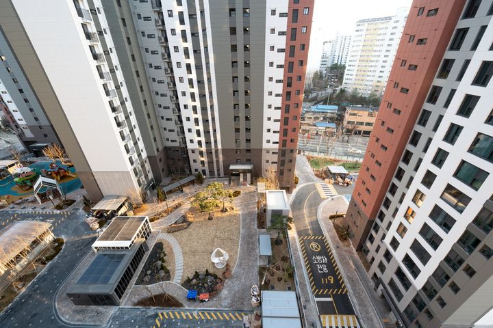 Sun-drenched new construction in Dongducheon 0th image